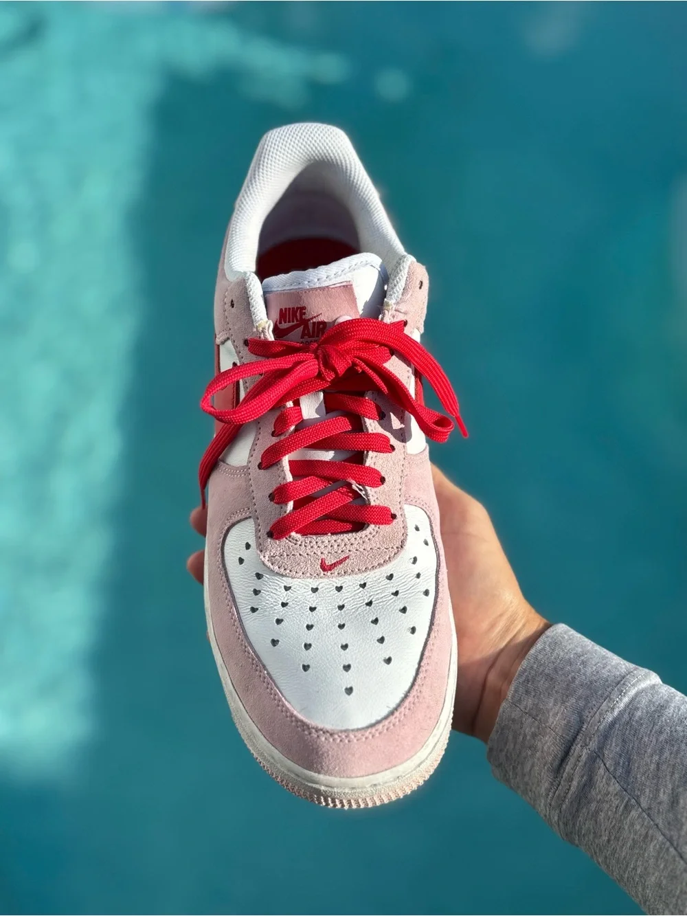 Nike Valentine’s Pink & Red Low-Top Sneaker